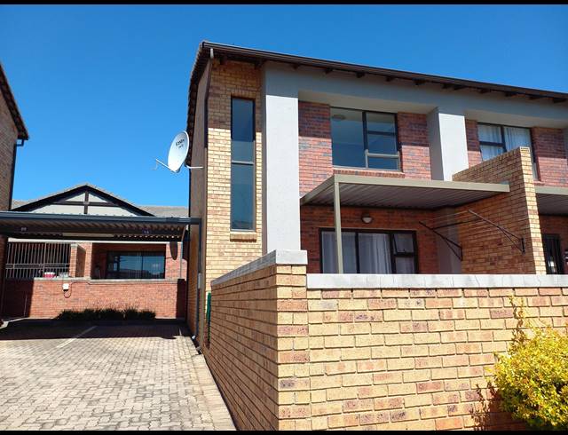 2 BEDROOM DUPLEX TO LET IN WILGEHEUWEL